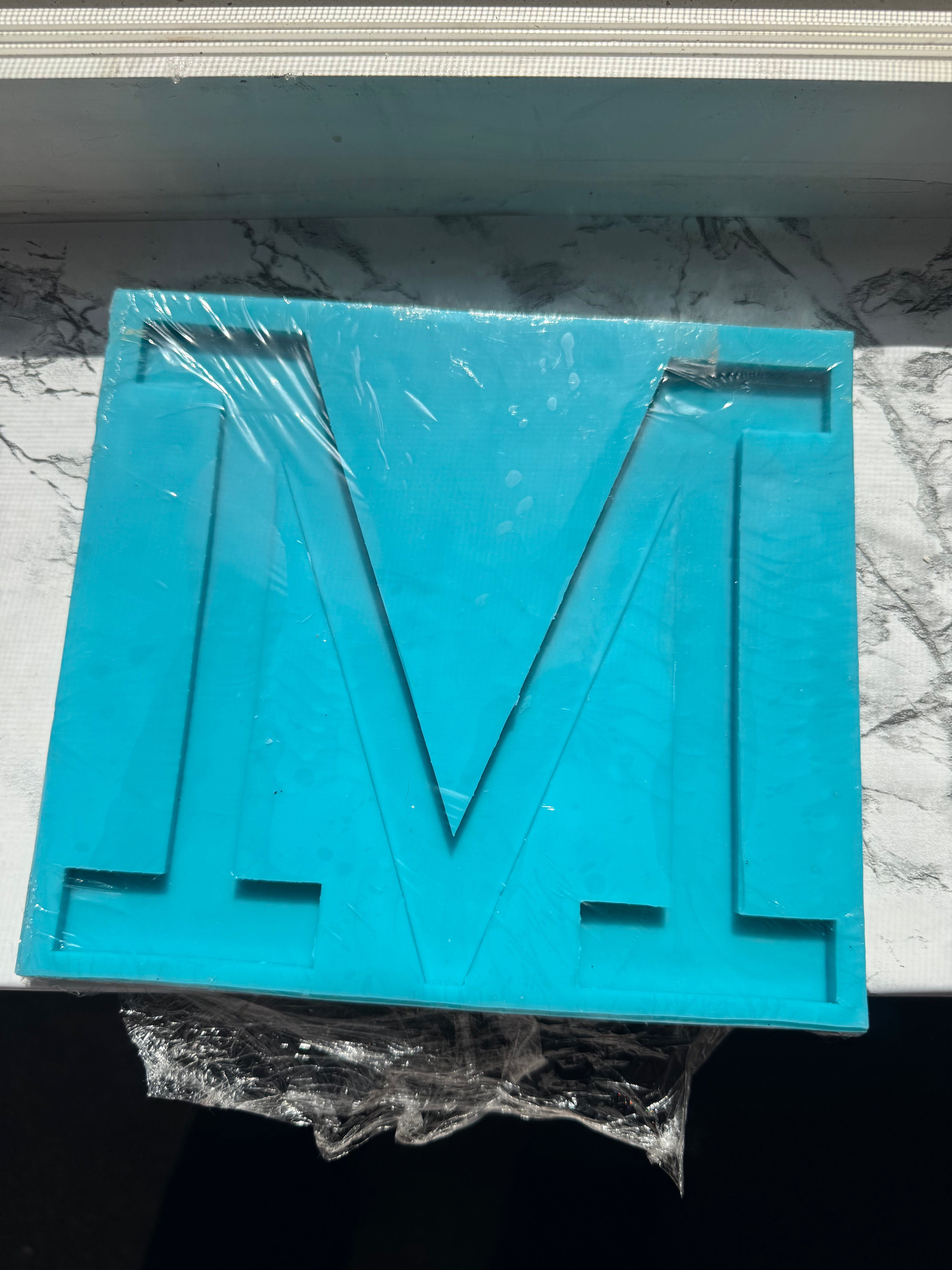 Flat letter M mold