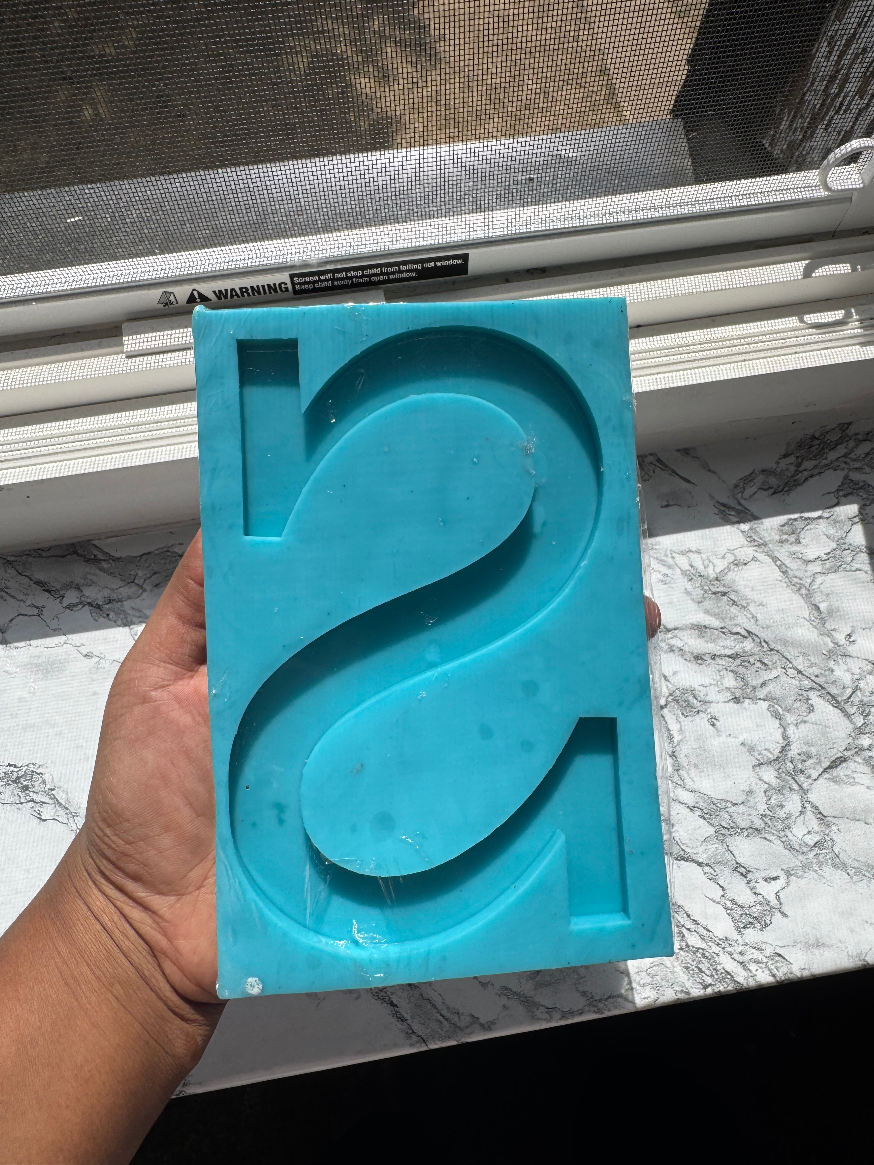 Flat letter S mold