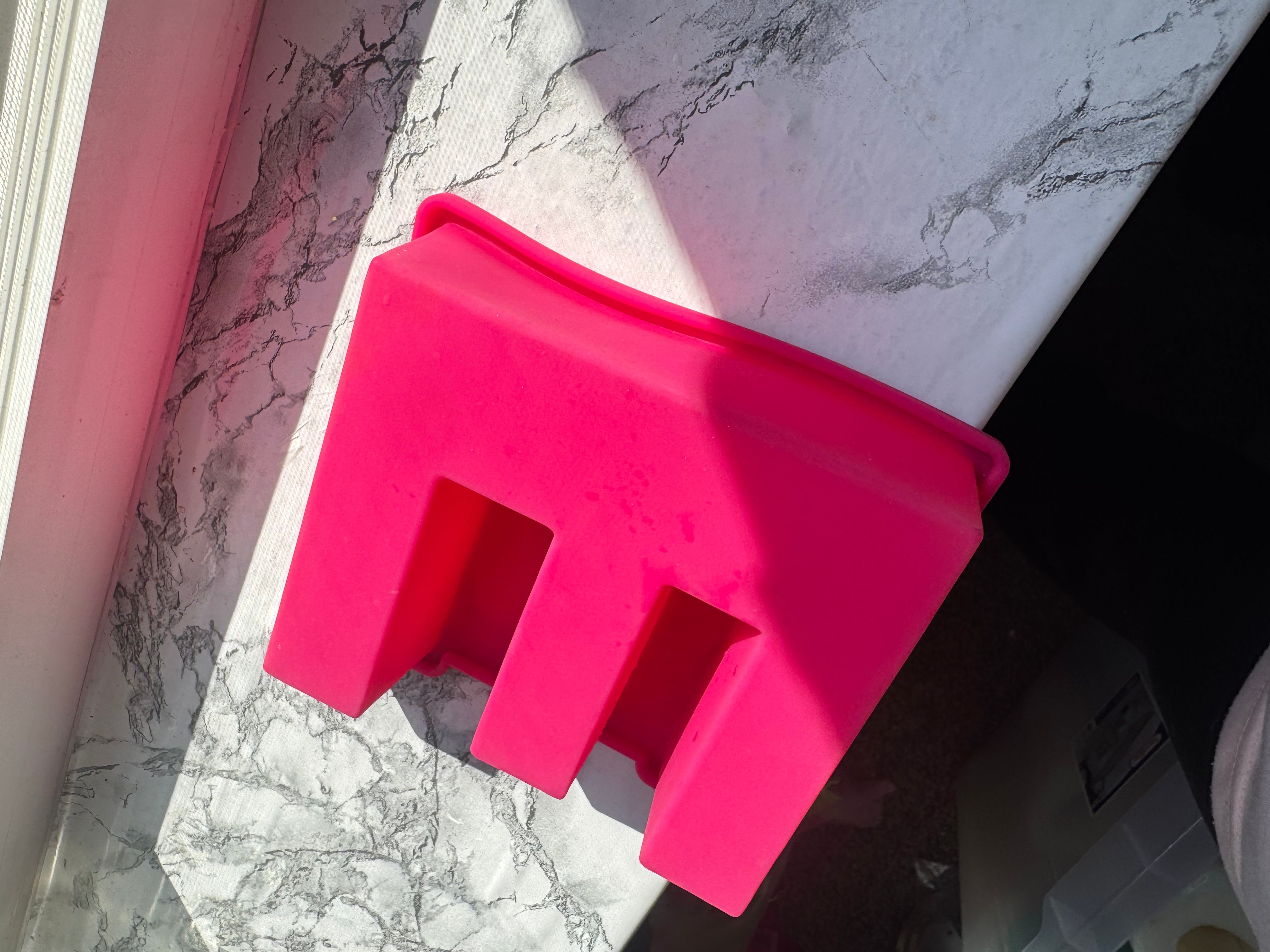 Letter E mold